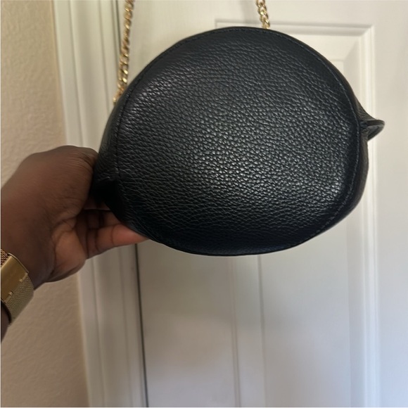 ANNA PAOLA Top Handle Crossbody Drawstring Leather Bucket Bag With Gold Chain - Picture 5 of 5